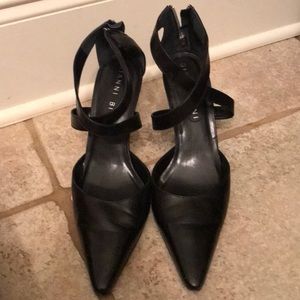 Cross strap pumps with silver back zipper.